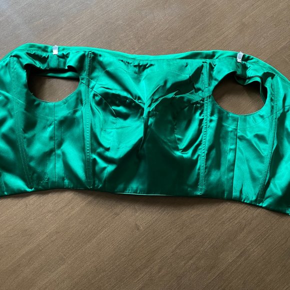 SHERRI HILL Emerald Green Long 2 Piece Prom Dress with Beaded Waist, Size 6 Prom